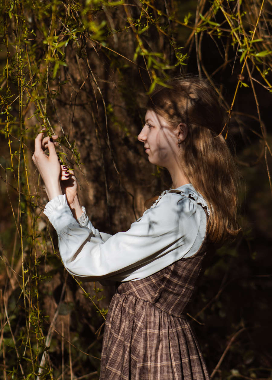 Candid portrait of woman – Petersfield setting