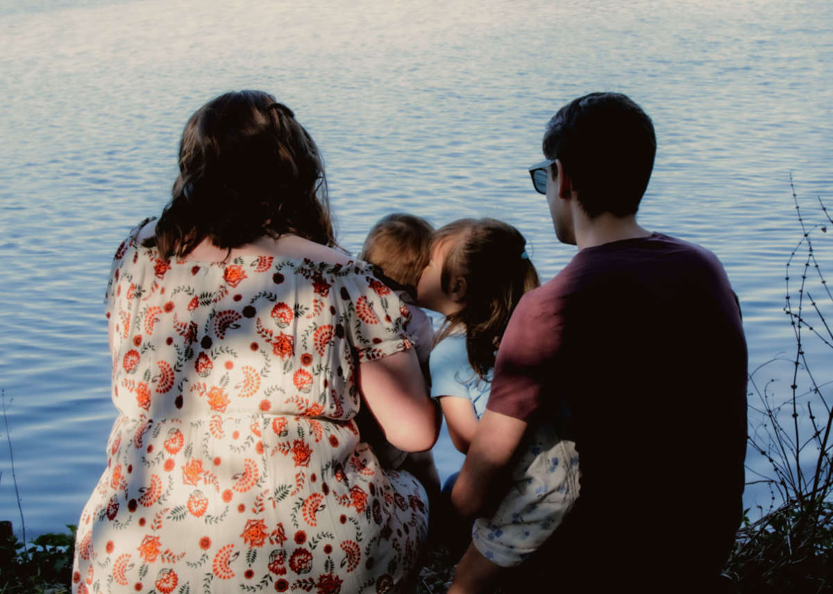 Outdoor portrait with warm tones – golden hour shoot in Hampshire