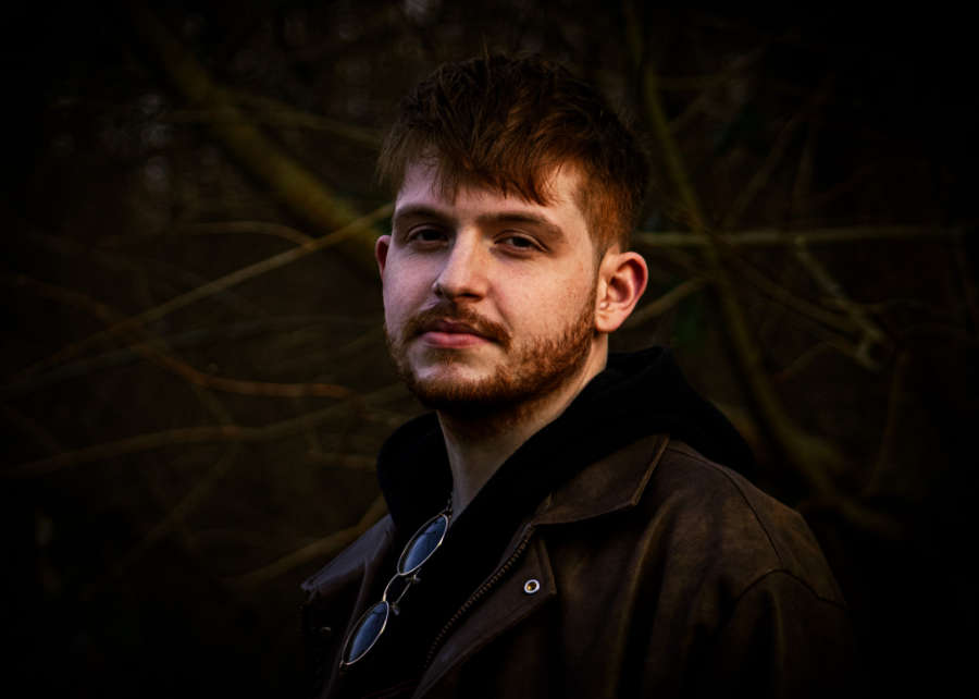 Outdoor portrait with warm tones – golden hour shoot in Hampshire